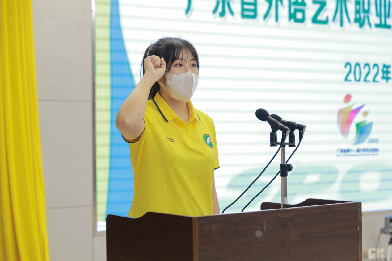 运动员代表宣誓.jpg