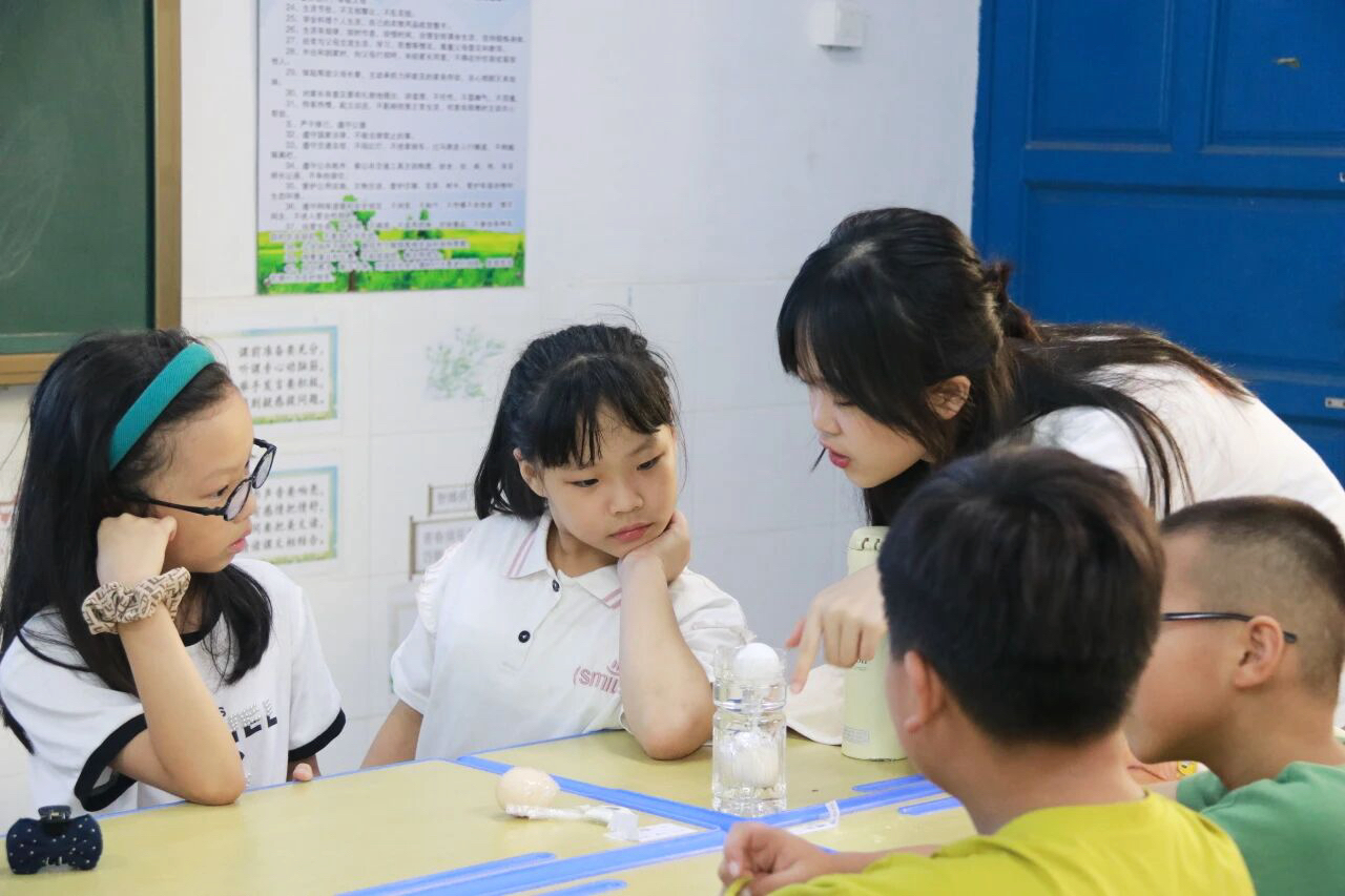 图:开展乡村支教活动