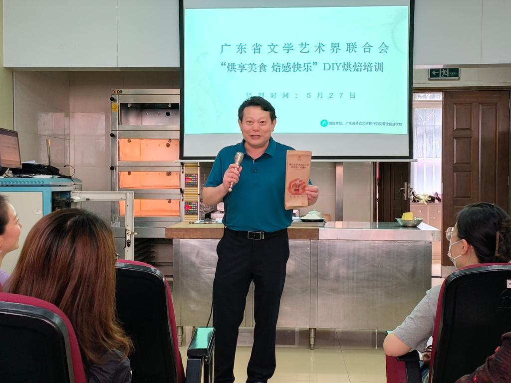 72754e6d4196f4a9c051adfe34f8d3a