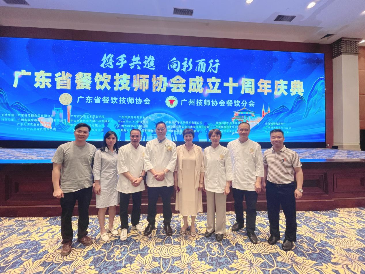 刘校合影