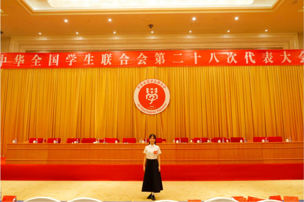 图:参加全国学联第二十八次代表大会